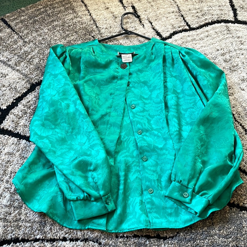 Green ladies blouse. Size 14.